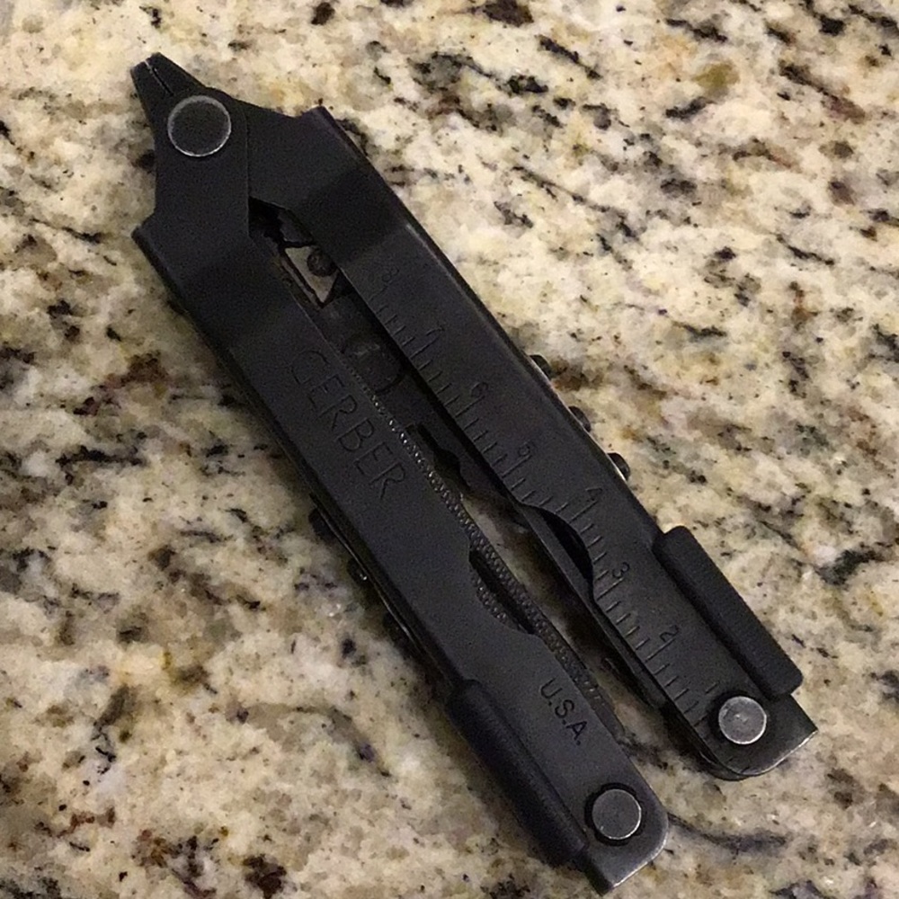 Gerber Multitool - Picture 3 of 3